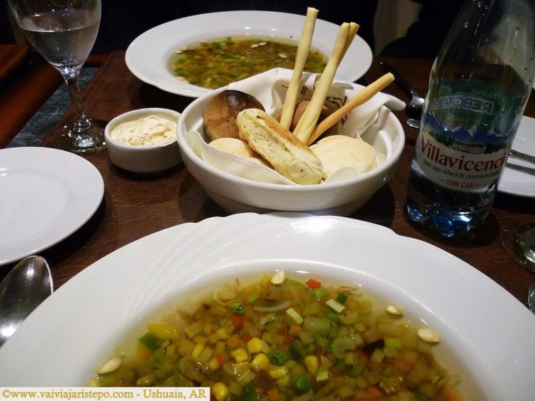 Foto do prato de sopa do jantar do Hotel Fueguino.