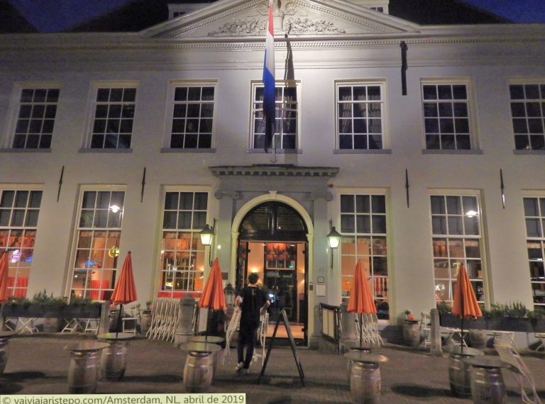 Foto da fachada do restaurante Stuyvesant, em Amsterdam