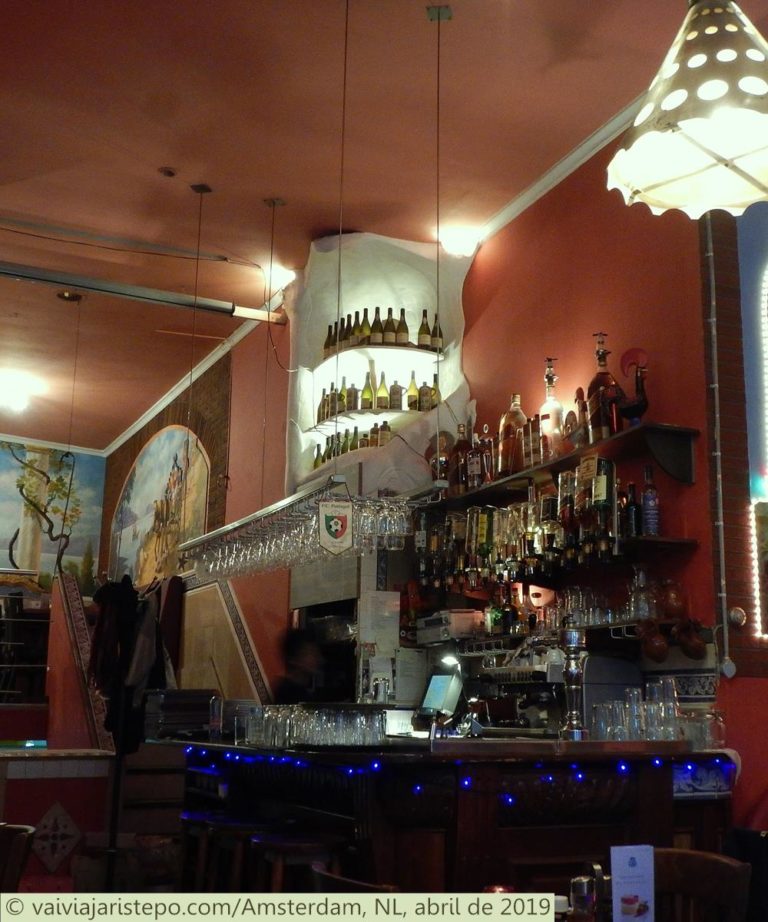 Bar do Restaurante DE PORTUGEES em Amsterdam.