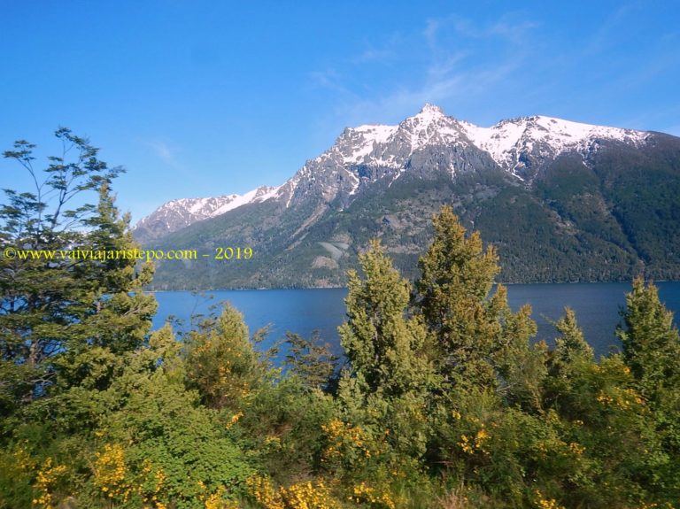 Lago Mascardi e Cerro Catedral, famosa estação de esqui.