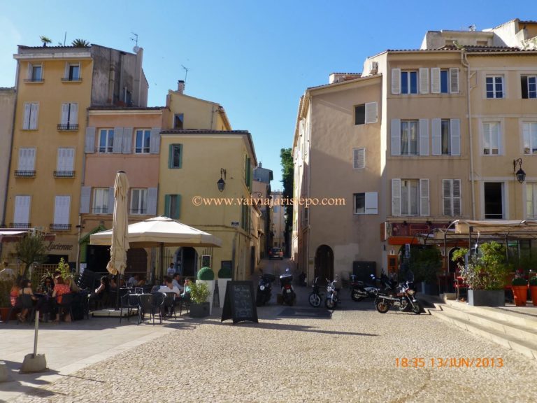 La Place des Cardeurs de Aix-en-Provence.