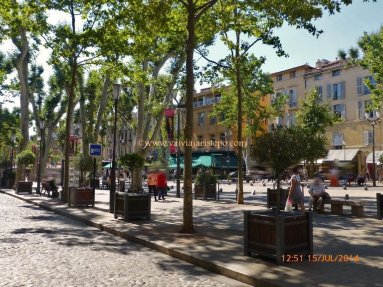 Centro de Aix-en-Provence: Cours Mirabeau.