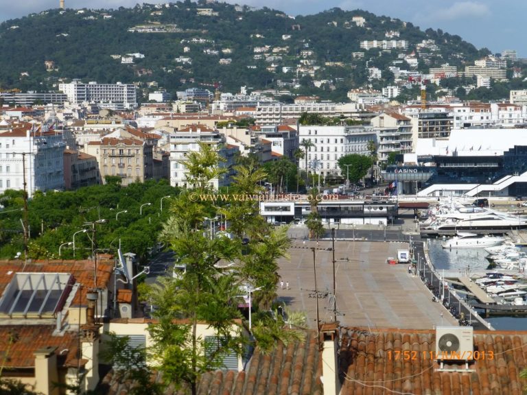 Cannes - balneário famoso pelos festivais de cinema.