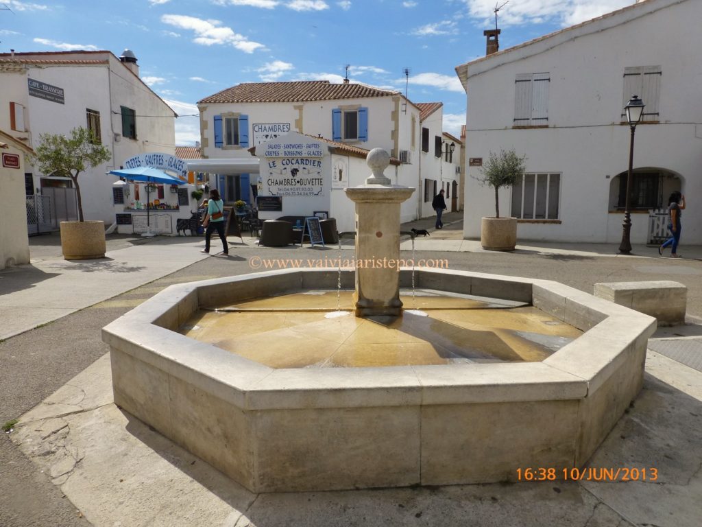 Fonte no Centro da cidade de Ste Marie de la Mer.