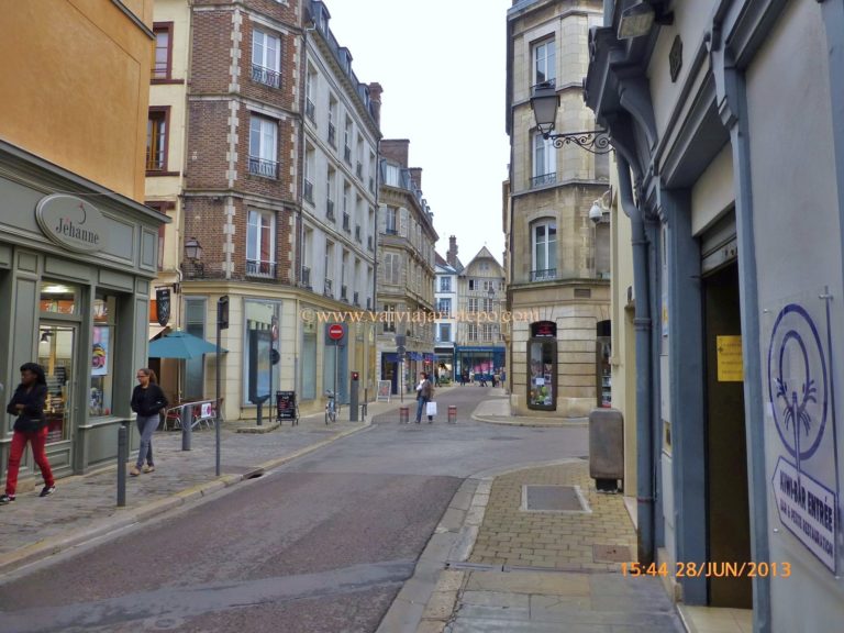 Rue des Quinze Vingts. Troyes.
