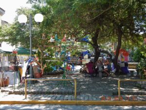 Feirinha de artesanatos no Centrinho de Santo Antonio.