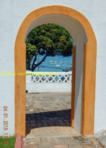 Entrada lateral da Igreja N. S. das Necessidades.