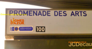 Finalmente, o ponto de ônibus tão procurado. ALELUIA!