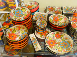 Céramiques Provençales Tallal Moschrif. 1, rue des Logettes - Menton - Tel.: 06.83.77.74.25. Email: fairuzmoshrif@gmail.com.