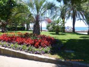 Plage du Beau-Rivage, ao fundo. 