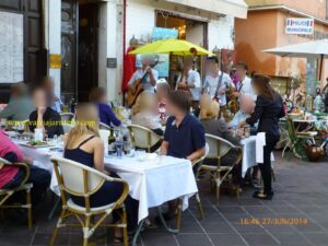 Onde há descontração, há música. E o melhor de tudo é que vez ou outra ouve-se u'a música brasileira de sucesso.