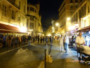 Movimento da rua Massena, Centro de Nice.