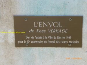Escultor holandês nascido em 1941 na cidade de Haarlen e faleceu em 29 de dezembro de 2020.