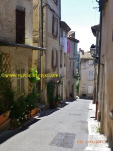 Rua da parte antiga de Biot.