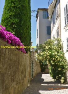  Difícil escolhe qual rua de Biot fotografar. Na dúvida, cliquei todas de que gostei.