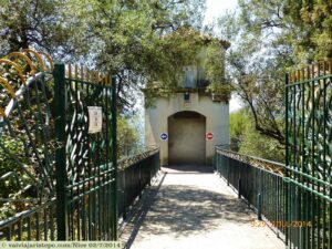 Acesso ao elevador no alto do Morro do Castelo.