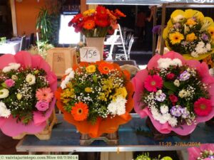 Tenda de flores em frente ao restaurante Campo di Fiori.