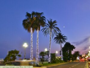 Promenade des Anglais ao anoitecer.