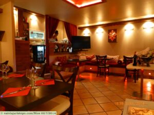 O interior confortável e atraente do L'Europe. 