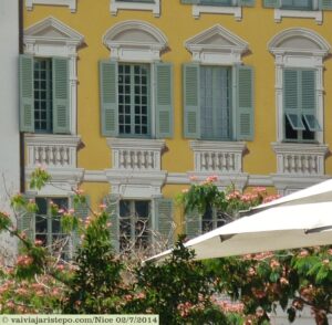 Praça Garibaldi - a única da Europa cujos prédios foram trabalhados em Trompe l'Oeil em sua totalidade. 