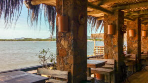 Entardecer no Porto do Contrato.