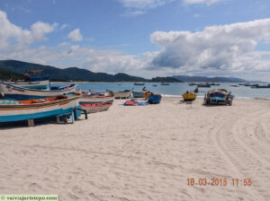 Praia da Armação do Pântano do Sul. Extremo próximo ao Centrinho do bairro.