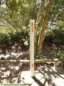 Um lava-pés genial foi disponibillizados para quem quiser limpar os pés antes de sair do parque ou entrar no carro. Trata-se de uma pegadinha genial!