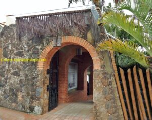 Entrada do Restaurante Porto do Contrato, no Ribeirão da Ilha.