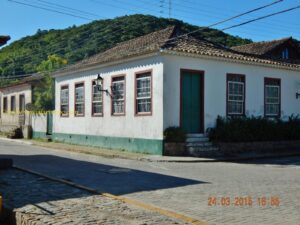 Residências da época da colonização açoriana.