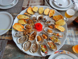 E esta flor de conchas de ostras despetaladas? Trata-se de uma variedade rara que só o Rancho Açoriano sabe cultivar.