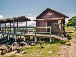 Desta passarela saem as embarcações para a Ilha do Campeche.