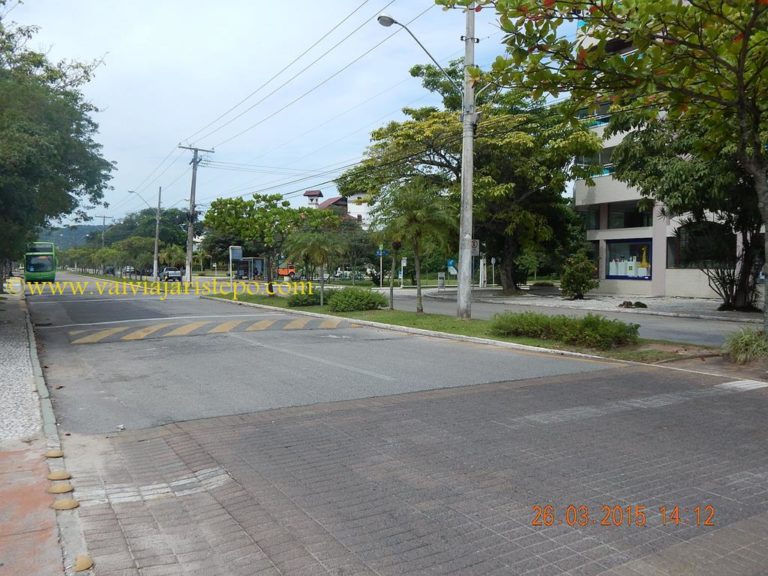 Avenida dos Búzios: o bairro pós alta temporada, quando volta novamente a ser de seus moradores.