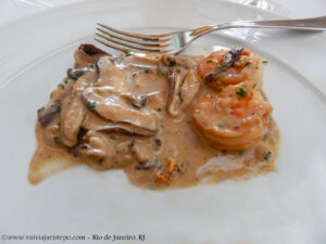 D.O.C. Ristorante - Como entrada pedimos Funghi Trifolatti con Gamberi (1/3 da porção individual).