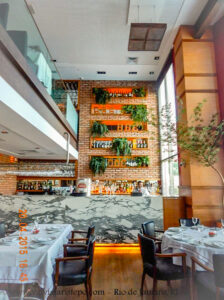 As instalações do D.O.C. Ristorante são confortáveis primam pelo bom gosto.