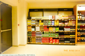  Nas prateleiras das cervejas a variedade não era menor. Tantas opções dificultam a escolha.