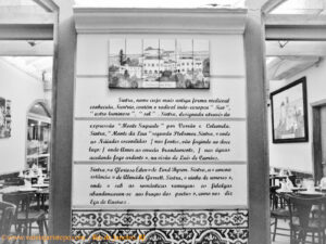 Um pouco da história da cidade de Sintra, vê-se neste painel.