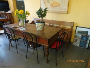 Aconteceu que o café sofreu uma reforma e hoje, 09/9/2024, ao rever a postagem, penei para identificá-lo, mas consegui devido a uma piscina que aparece em algumas fotos postadas no Google Maps. Ufa!