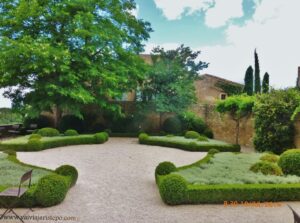 Jardim ocupado pelo restaurante da maison.