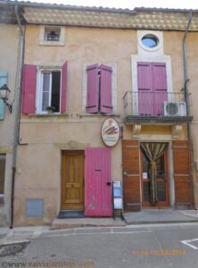 Fachada de uma padaria em Cucuron.