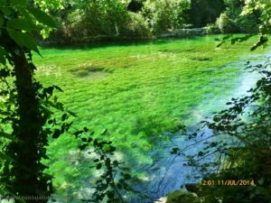 Nada de Photoshop! As cores do rio são exatamente estas.