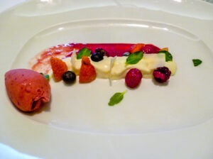 Sable Leger: Frutas Frescas, Sorvete de Frutas Vermelhas.