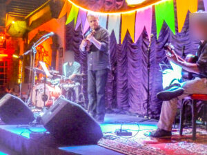  O francês Nicolas Krassik, um mago do violino, faz sucesso em uma de suas apresentações no Rio Scenarium. 