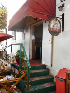 Ambiente mais descontraído que seu vizinho, o 18 do Forte não conta com salão.