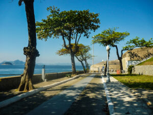 Forte Copacabana. Ao fundo, sob a cúpula, outro museu.