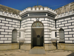 Visitas gratuitas. Entrada da Fortificação: no final da passarela, à direita.