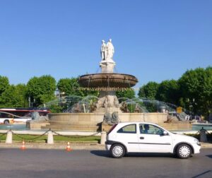 La Rotonde - chafariz do centro de Aix, na Praça General De Gaulle.