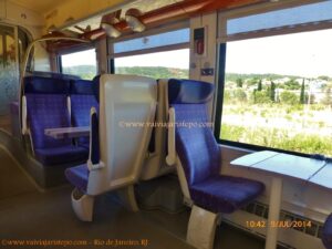 Interior do trem que nos levou de Marseille à Aix-en-Provence.