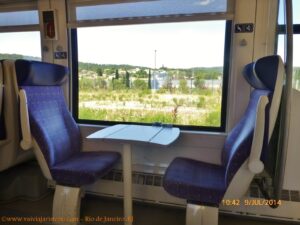 Interior do vagão do trem que nos levou de Marseille a Ai-en-Provence.