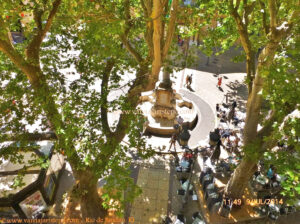 Vistga parcial da Praça da Prefeitura (Hôtel de Ville) de Aix-en-Provence.