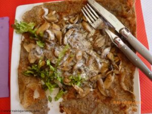 <span style="font-family: 'comic sans ms', sans-serif; font-size: 14pt;">Foi em um restaurante super simpático descolado por Leonor, nossa guia e amiga, que coroamos nosso passeio maravilhoso com um crepe leve e saboroso.</span>